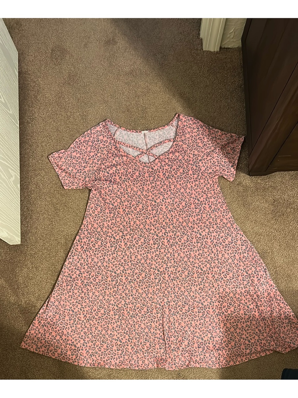 Women's Pink Leopard Print Midi Dress with Short Sleeves